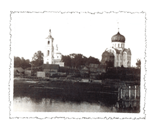 Троицкая (слева) и Иоанно-Богословская церкви. Фото - П. Дружинин. 1910 - 1912 гг.
